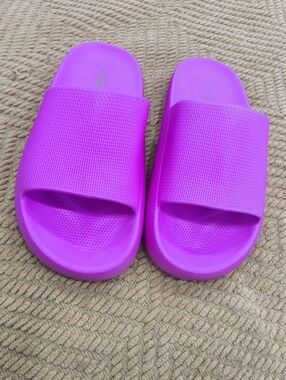 Mudd Women's Slide Sandals in Bright Purple
